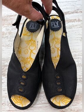 FLY LONDON YEAY PEEP TOE SANDALS IN BLACK CUPIDO  Wedge sz 38 (7.5-8) GUC